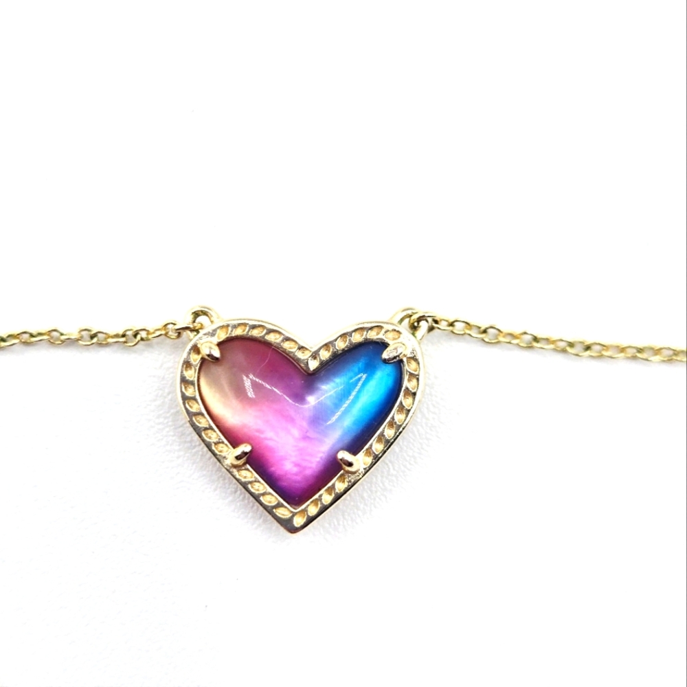 KENDRA SCOTT Ari Pendant Necklace in Watercolor Illusion Gold Plated - Picture 4 of 8